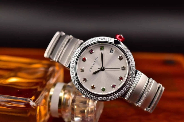 ブルガリ時計正面デザイン